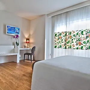 4* Ξενοδοχείο Caravel